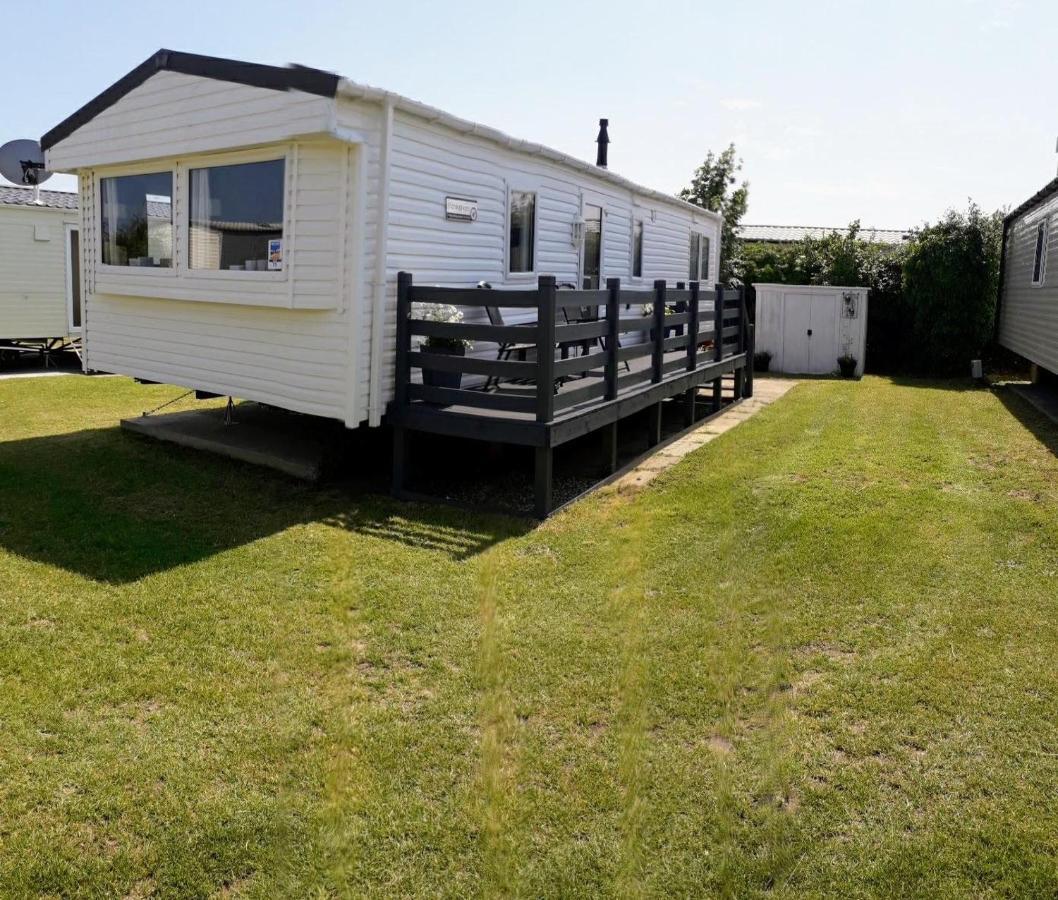 Lovely 6 Berth Caravan With Decking, Close To The Beach In Suffolk Ref 68075Bs Lowestoft Exterior foto